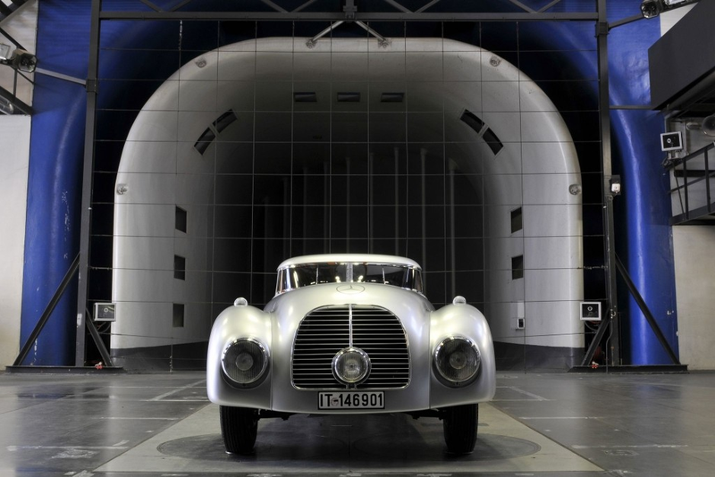 Illustration for article titled Streamline Mercedes 540 K restored in 3 year process.